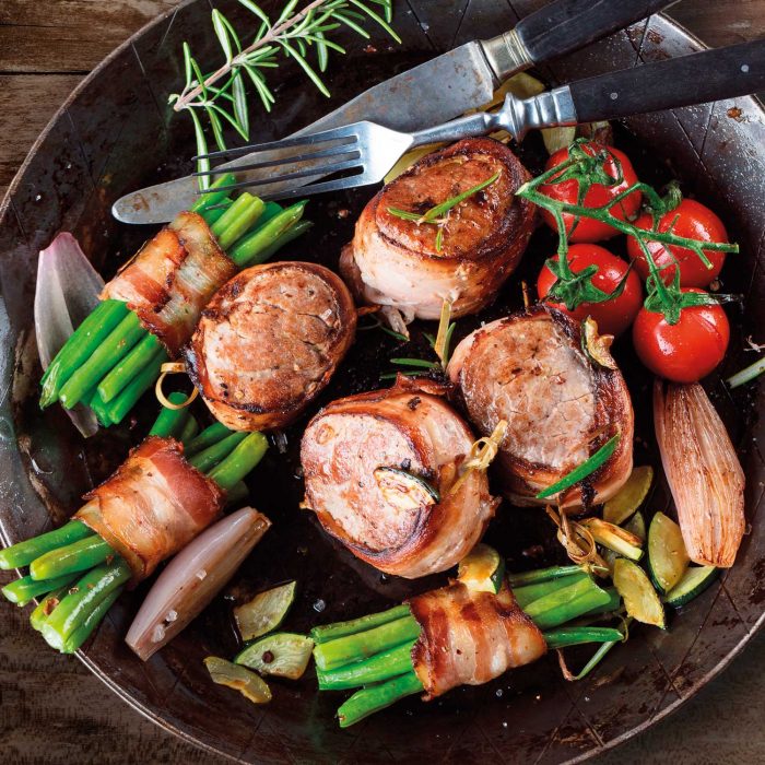 Schweinefilet und Bohnen im Speckmantel - carneo