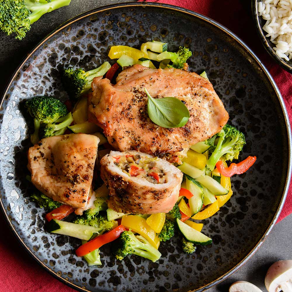 Hühnchenbrust mit Gemüse-Schafskäse-Füllung - carneo Hühnchenbrust mit Gemüse-Schafskäse-Füllung - carneo